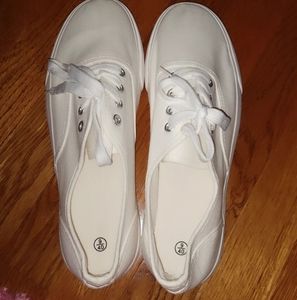White low ankled tennis shoes